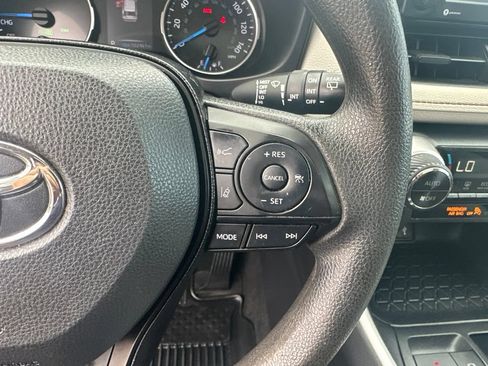 Used 2020 Toyota RAV4 XLE w/ Convenience Package AWD/4WD image 11
