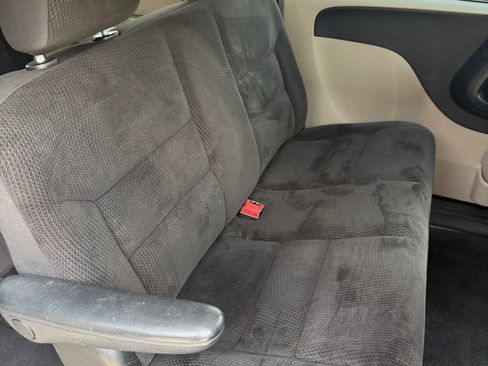Used 2018 Dodge Grand Caravan SE w/ UConnect Hands-Free Group FWD image 19