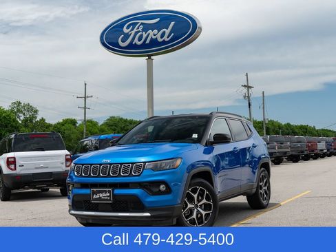 Used 2025 Jeep Compass Limited AWD/4WD image 2