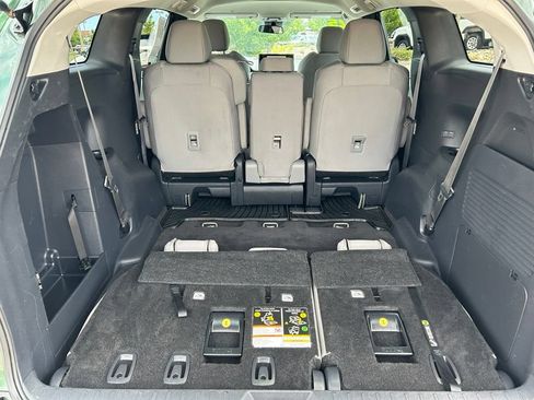 Used 2025 Toyota Sienna LE FWD image 27