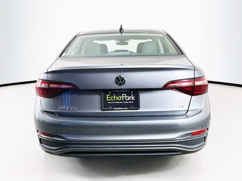 Used 2024 Volkswagen Jetta SE image 7