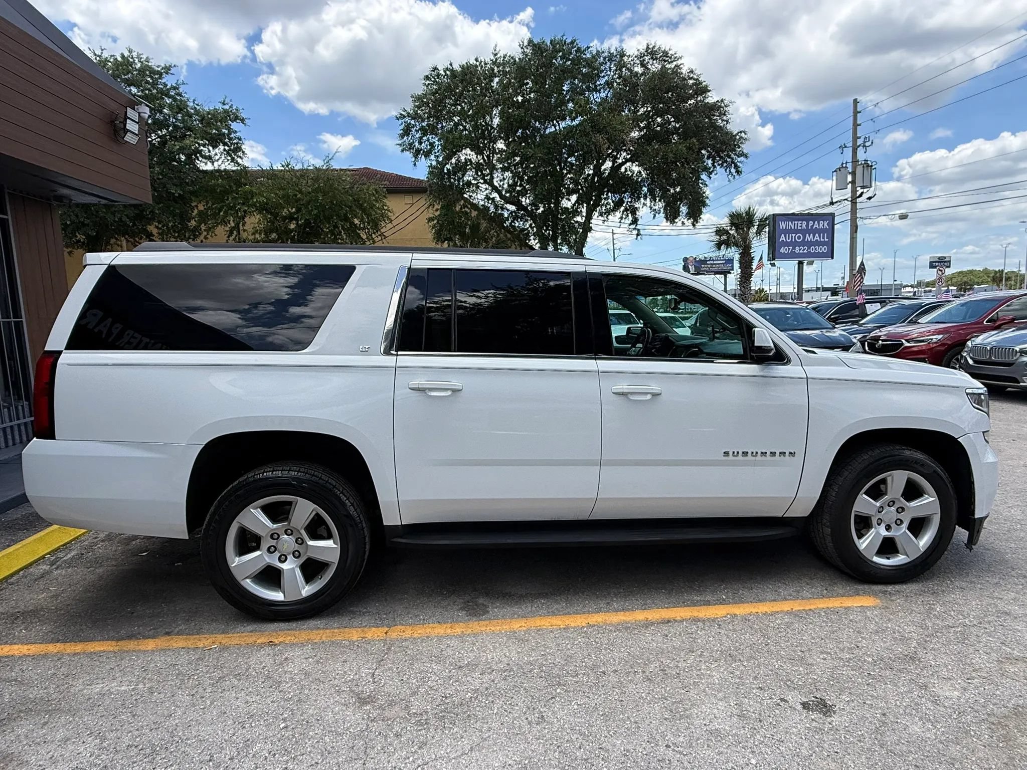 Used 2016 Chevrolet Suburban LT RWD image 4