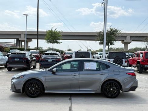 Used 2026 Toyota Camry SE w/ Convenience Package image 7