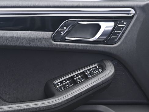 Used 2019 Porsche Macan image 27