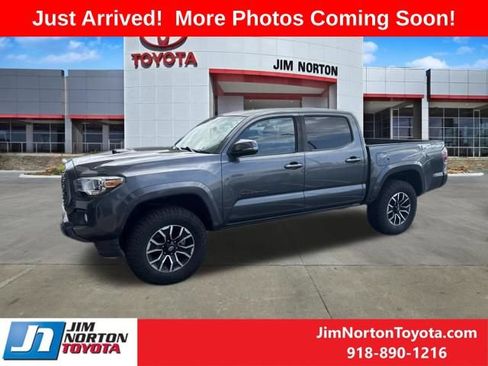 Used 2021 Toyota Tacoma TRD Sport w/ Technology Package RWD image 2