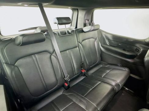 Used 2025 Jeep Wagoneer Series III w/ Premium Group I AWD/4WD image 33