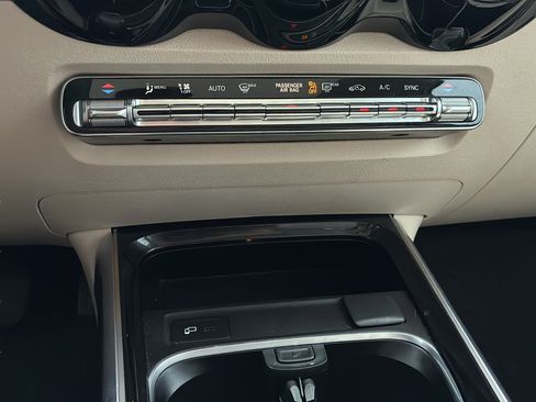Used 2023 Mercedes-Benz GLB 250 image 22