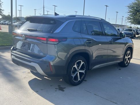 Certified 2026 Volkswagen Tiguan SE FWD image 9