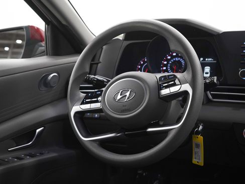 Certified 2023 Hyundai Elantra SE FWD image 13