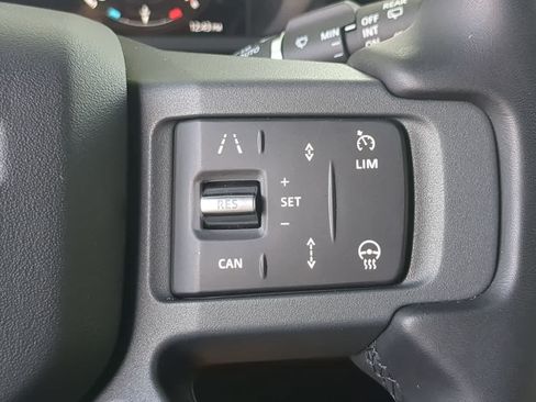 Certified 2025 Land Rover Defender 110 X-Dynamic SE AWD/4WD image 27