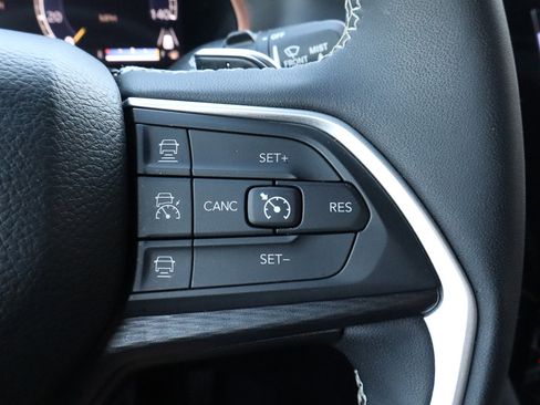 Used 2023 Jeep Grand Cherokee Altitude image 29