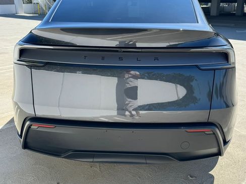 Used 2026 Tesla Model Y 2WD image 6