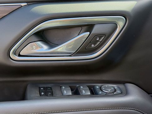 Used 2024 Chevrolet Suburban Z71 w/ Luxury Package image 26