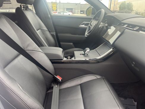 New 2025 Land Rover Range Rover Velar Dynamic SE image 18