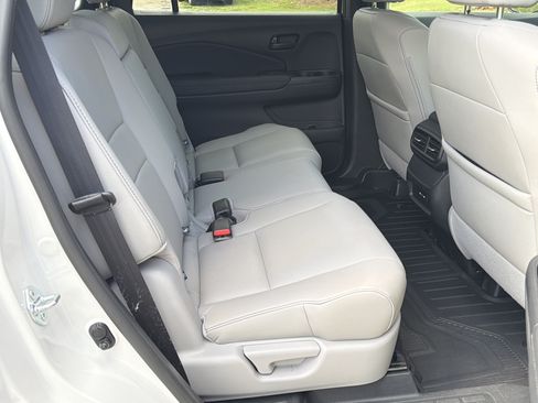 Used 2025 Honda Passport EX-L image 15
