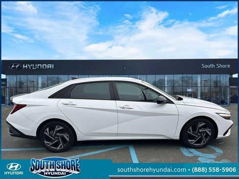 Certified 2025 Hyundai Elantra Sport FWD image 5