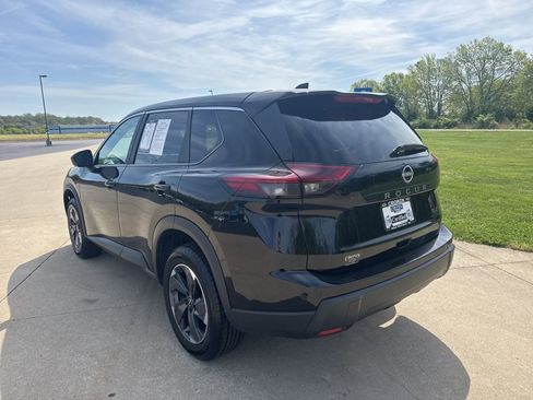 Used 2024 Nissan Rogue SV FWD image 6