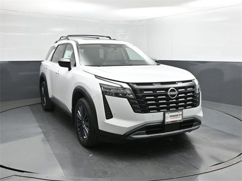 New 2026 Nissan Pathfinder SL w/ SL Premium Package image 22