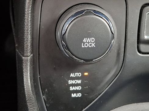 Certified 2016 Jeep Renegade Latitude image 24