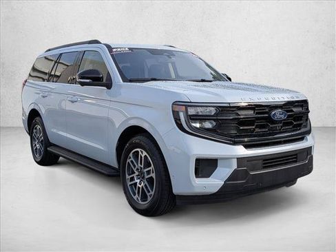 Certified 2025 Ford Expedition Active RWD image 3