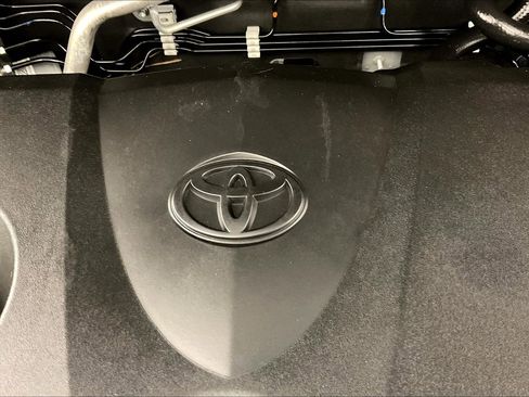 Used 2020 Toyota RAV4 XLE w/ Convenience Package FWD image 31