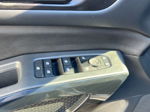 Used 2023 Nissan Pathfinder SV w/ SV Premium Package image 17