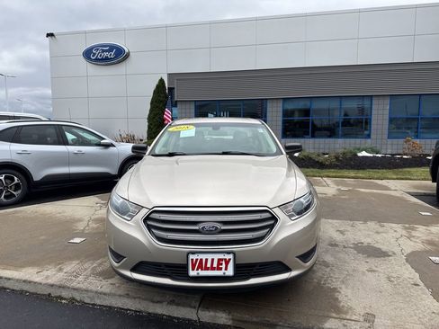 Used 2018 Ford Taurus SE image 5
