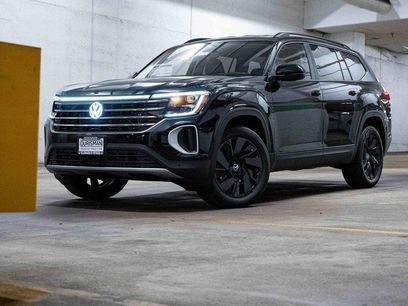 New 2026 Volkswagen Atlas SE w/ Black Wheel Package