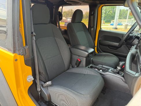 Used 2018 Jeep Wrangler Sport AWD/4WD image 16