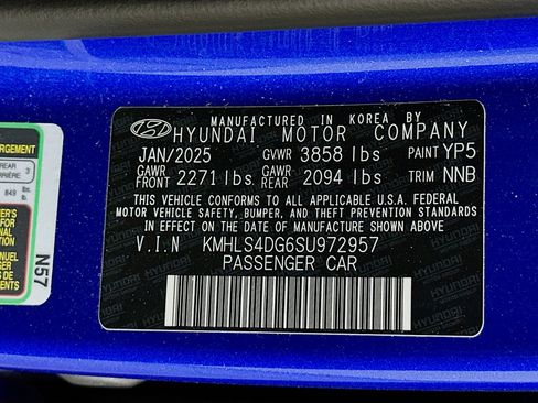 Used 2025 Hyundai Elantra SEL FWD image 12