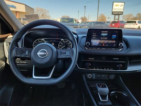 Used 2023 Nissan Rogue SV image 12