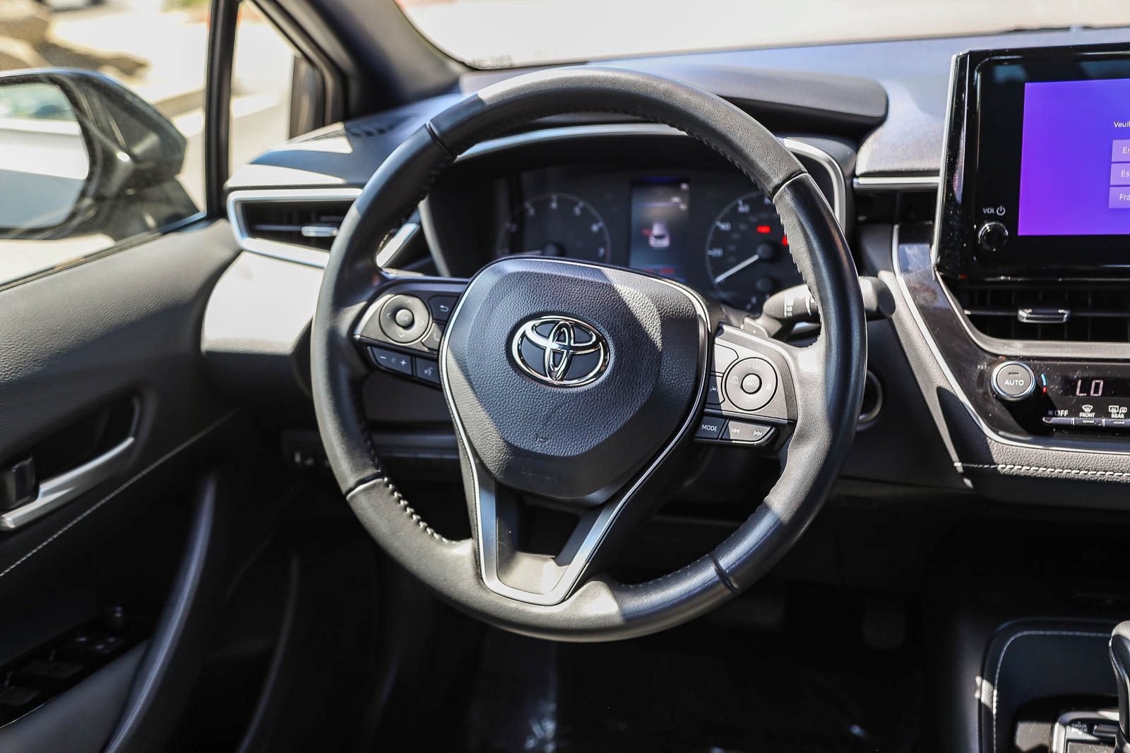 Certified 2025 Toyota Corolla SE w/ SE Package FWD image 15