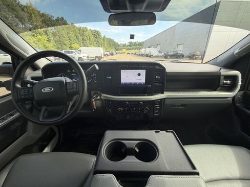 Used 2023 Ford F350 XL AWD/4WD image 7