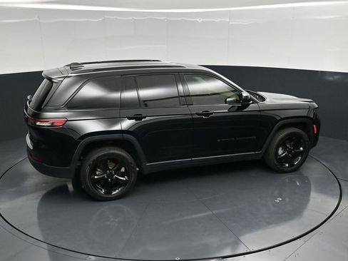Used 2023 Jeep Grand Cherokee Limited w/ Black Appearance Package AWD/4WD image 49