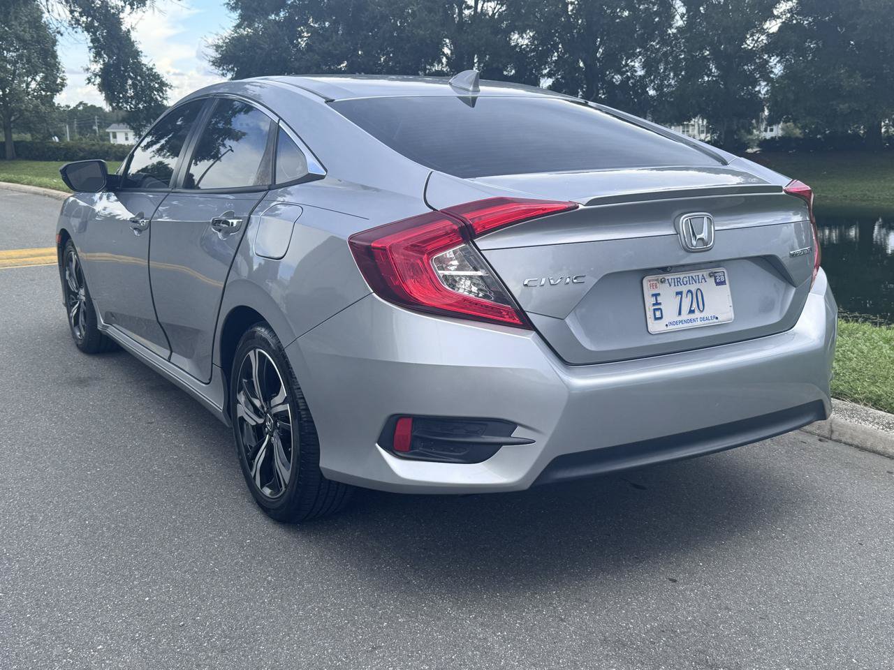 Used 2017 Honda Civic Touring image 11