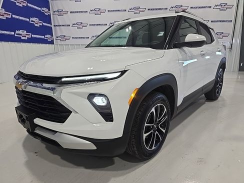 Used 2025 Chevrolet TrailBlazer LT image 3