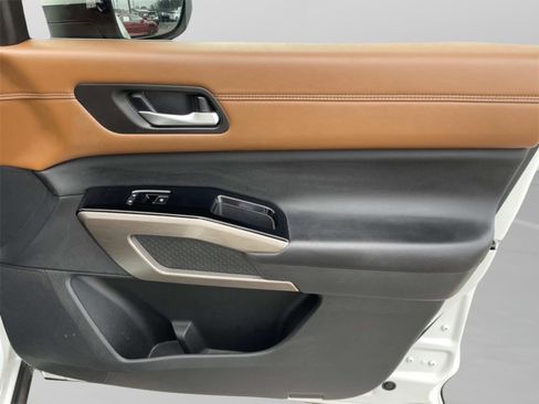 Used 2024 Nissan Pathfinder Platinum w/ Cargo Package image 23