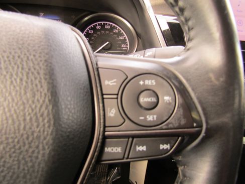 Used 2021 Toyota Camry SE FWD image 27