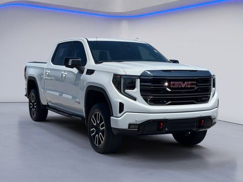 Used 2024 GMC Sierra 1500 AT4 w/ Technology Package AWD/4WD image 4