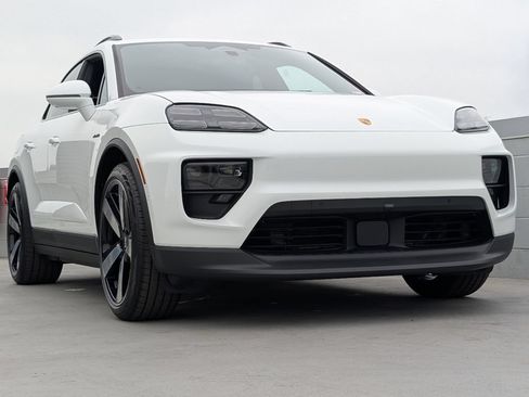 Used 2025 Porsche Macan Electric RWD image 25