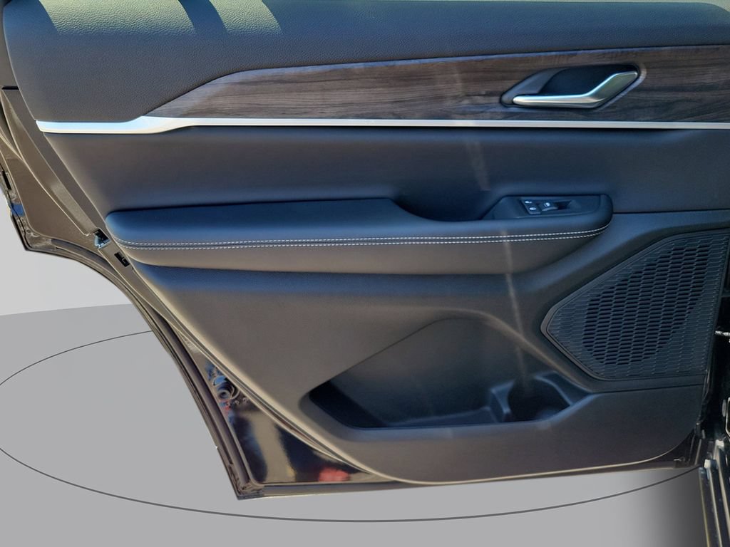 New 2026 Jeep Grand Cherokee L 2WD image 30
