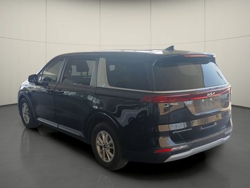 Used 2022 Kia Carnival LX FWD image 5