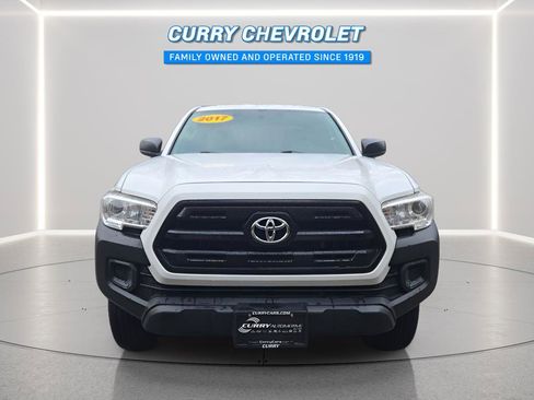 Used 2017 Toyota Tacoma SR image 3