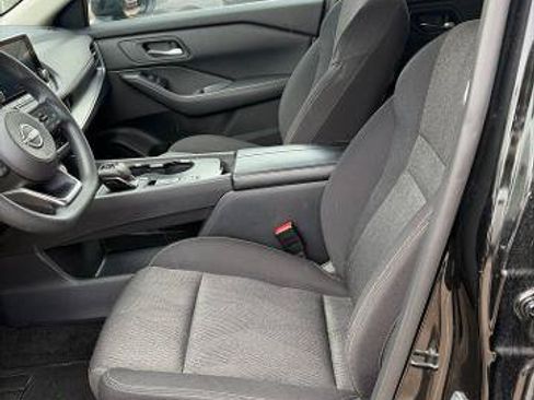 Certified 2024 Nissan Rogue SV FWD image 17