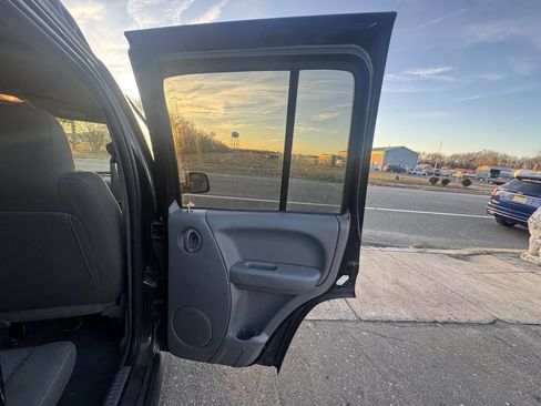 Used 2005 Jeep Liberty Renegade image 17