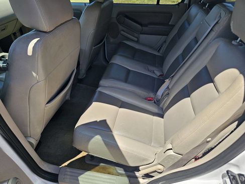 Used 2006 Ford Explorer XLT RWD image 8