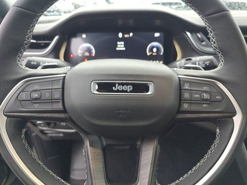 New 2025 Jeep Grand Cherokee Limited image 28