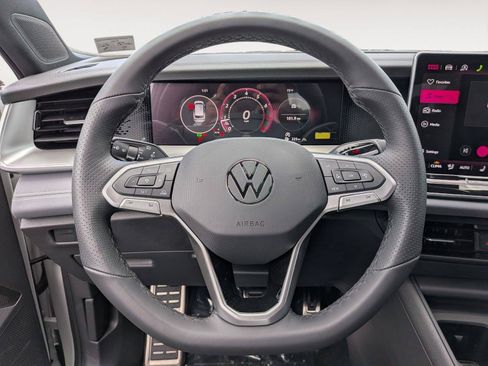 New 2026 Volkswagen Tiguan SE R-Line AWD/4WD image 16