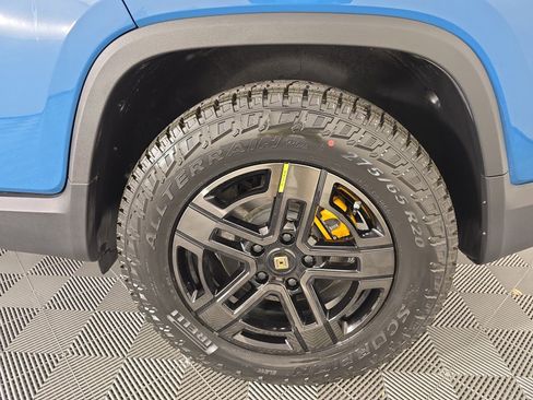 Used 2022 Rivian R1T Adventure image 10