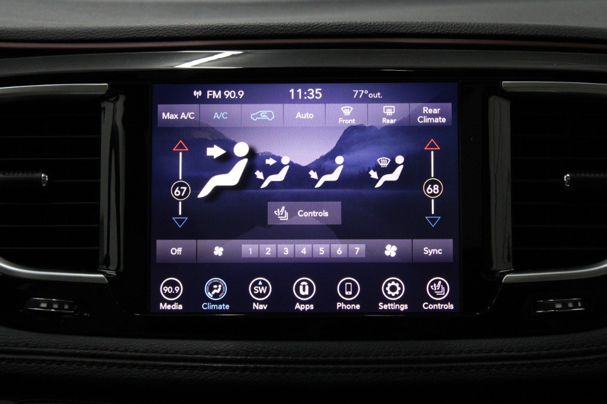 Used 2020 Chrysler Pacifica Limited FWD image 31